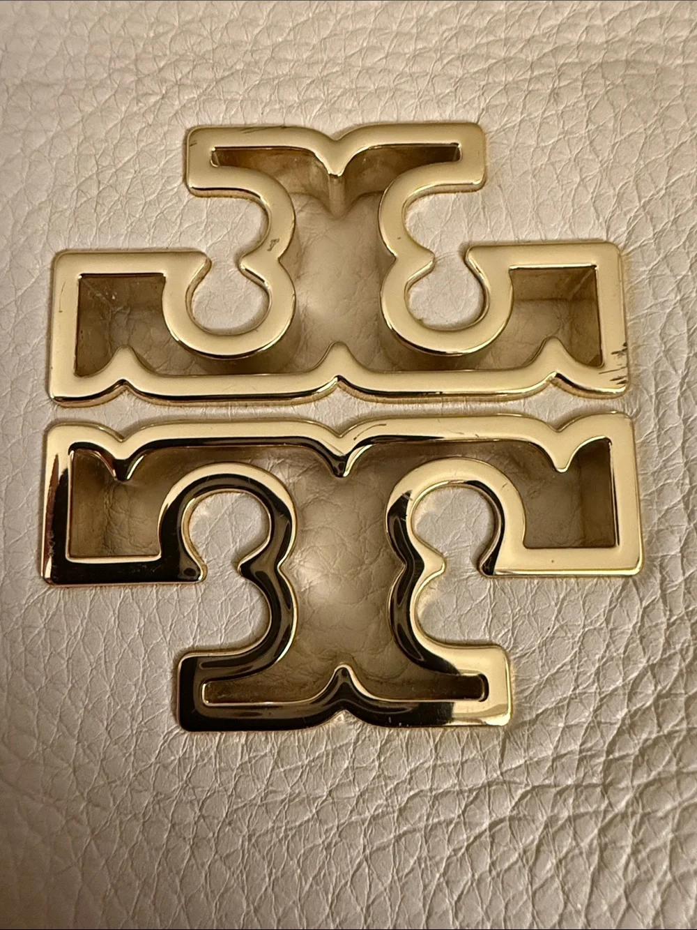 Tory Burch off white/lt Cream Pebbled Leather Crossbody with Gold Logo Chain